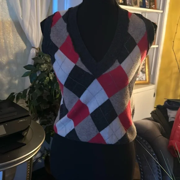 J Crew Sweater Vest women’s small Argyle gray,pink and cream - Picture 2 of 7